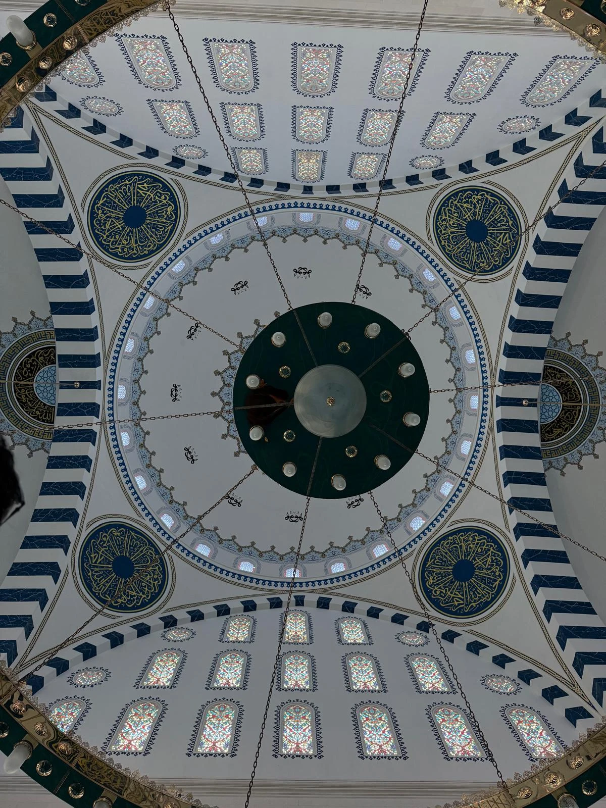 Tamamlanan cami iç mimari ve kubbe görünümü