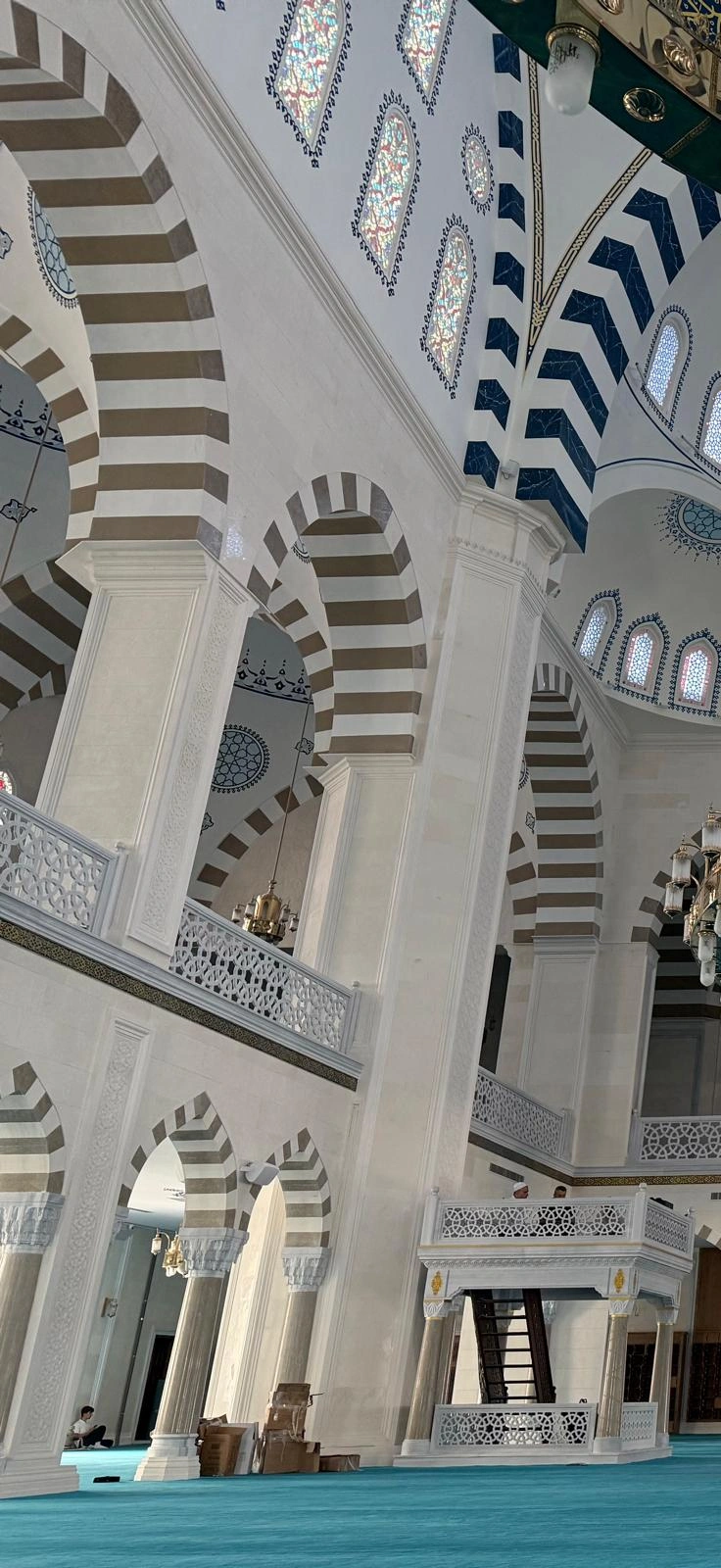 Cami içi mermer sütun ve kemer uygulaması