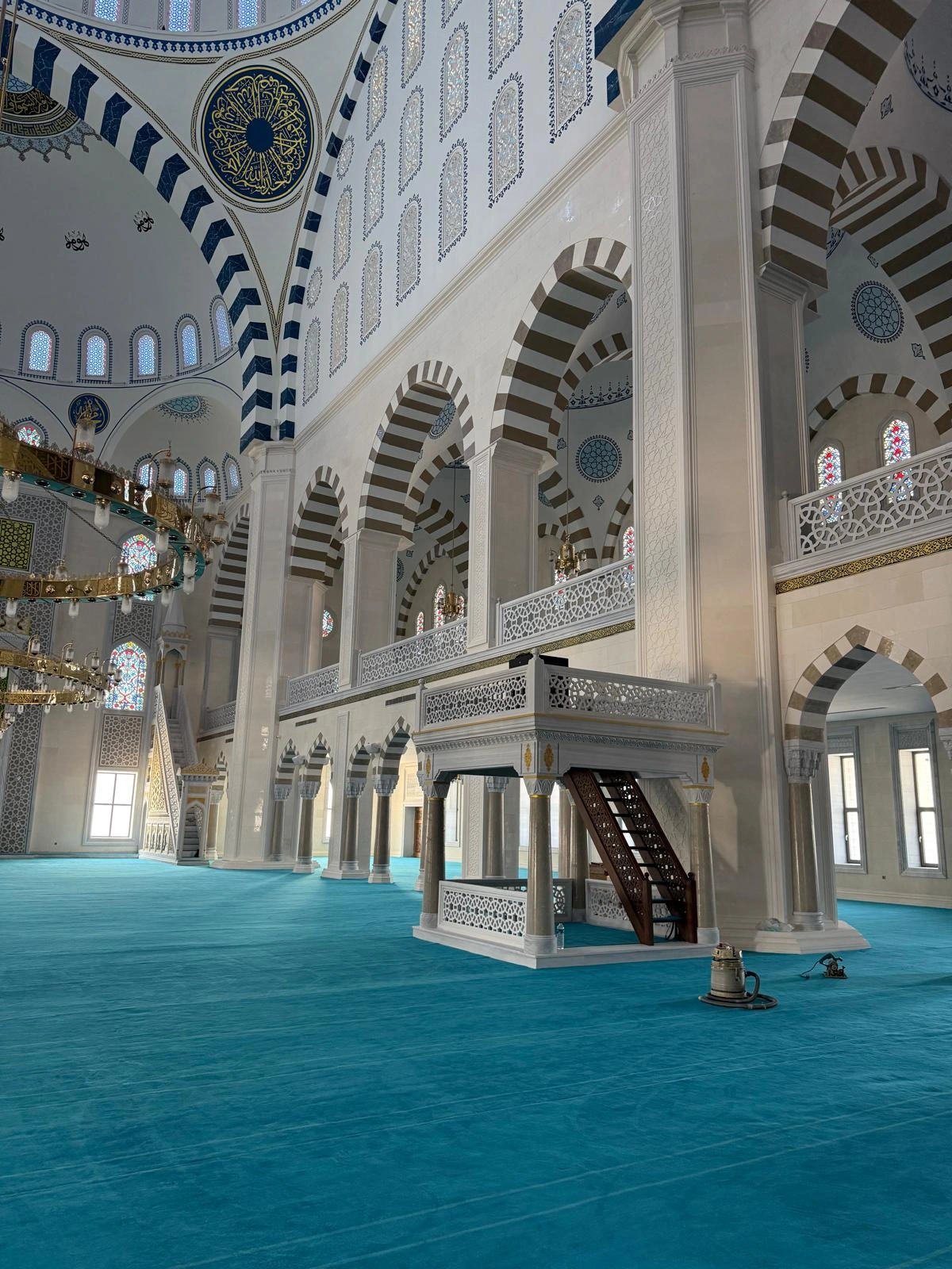 Mermer mihrap ve minber uyumlu takım uygulaması