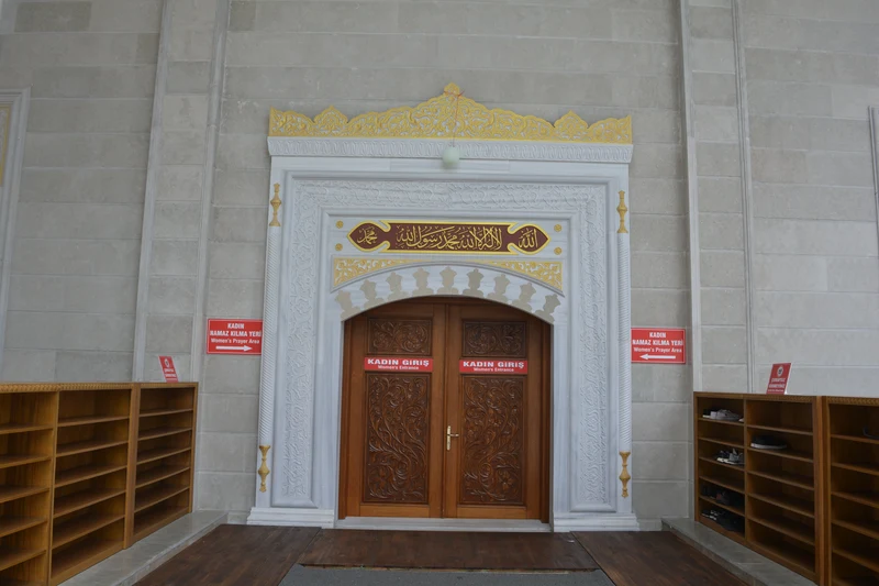 Hanife Hatun Camii Külliyesi taç kapı uygulaması #225