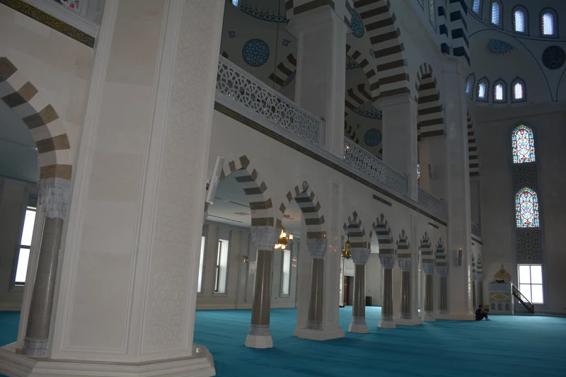 Hanife Hatun Camii mermer sütun ve fil ayağı uygulaması #232